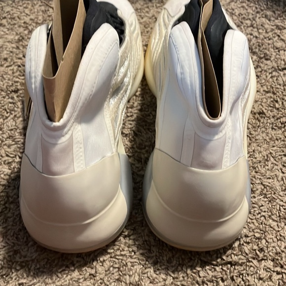 Yeezy QNTM 9.5 NWT in box
Purchased June 2023
MISTSL BASKETBALL SHOES - Picture 7 of 8